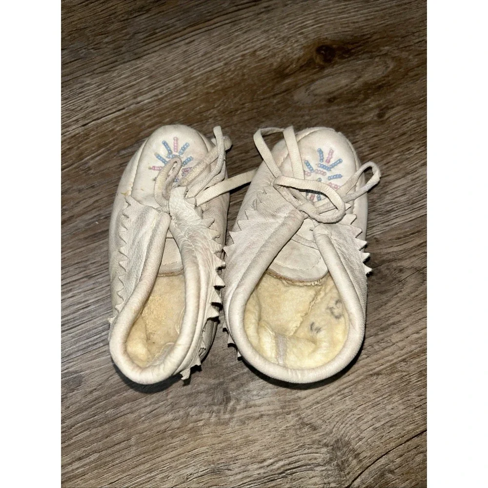 VTG Hand Beaded Soft Leather Idian Design Child's‎ Moccasins Leather Sz 3